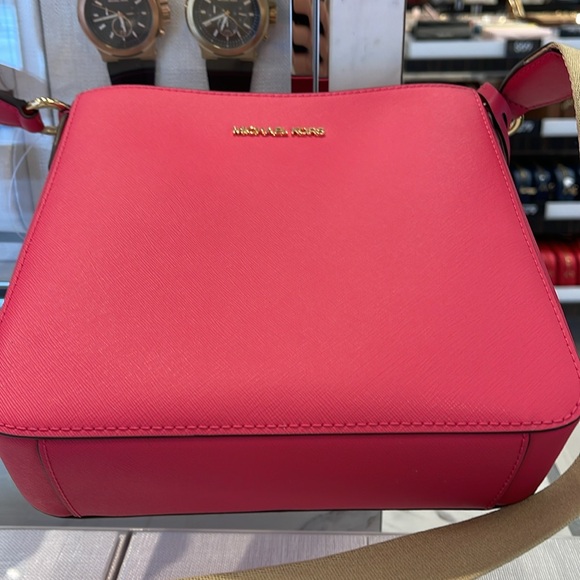 Michael Kors Jet Set Travel Small Messenger Crossbody Bag
Electric Pink 
NWT - Picture 8 of 16